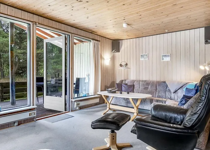 Semesterbostad Falki - 2-5km From The Sea By Interhome